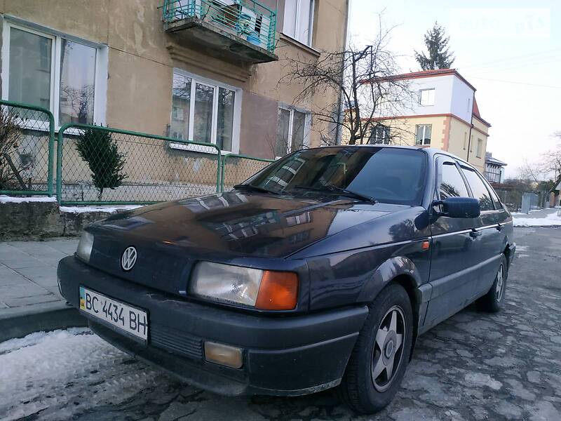 Седан Volkswagen Passat 1993 в Львове