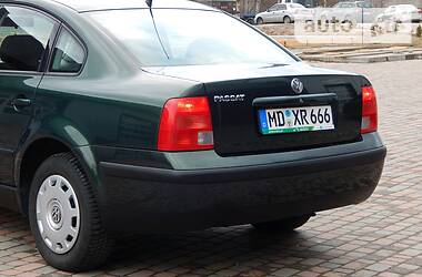 Седан Volkswagen Passat 1999 в Сарнах