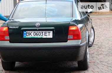 Седан Volkswagen Passat 1999 в Сарнах