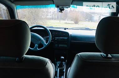 Універсал Volkswagen Passat 1994 в 