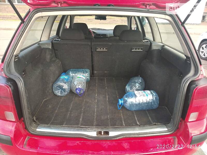 Универсал Volkswagen Passat 2000 в Коростене