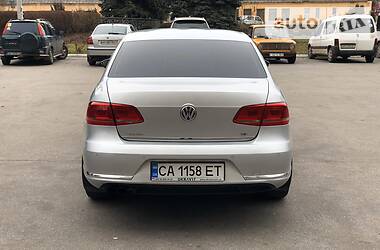 Седан Volkswagen Passat 2011 в Житомире