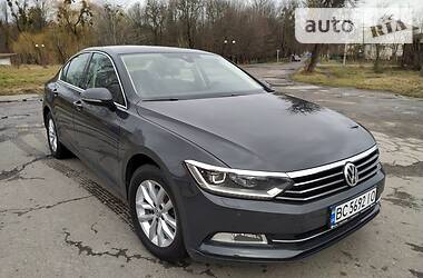 Седан Volkswagen Passat 2015 в 