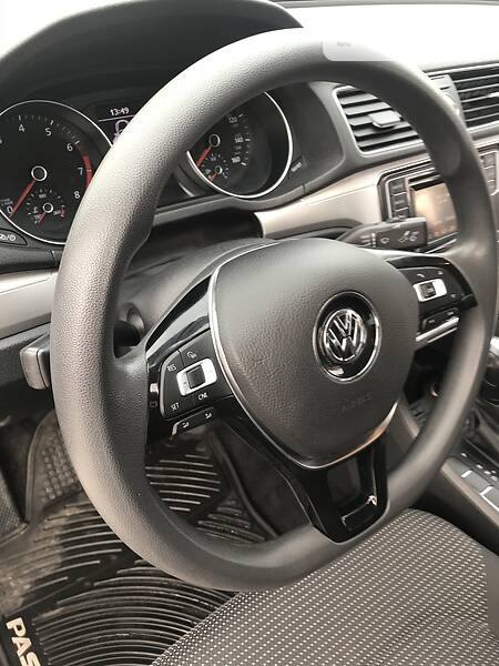 Седан Volkswagen Passat 2015 в Києві