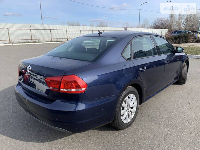 Седан Volkswagen Passat 2013 в Києві