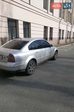 Седан Volkswagen Passat 2004 в Киеве