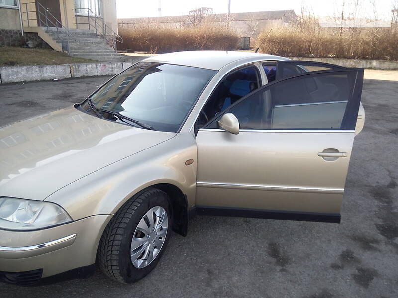 Седан Volkswagen Passat 2002 в Івано-Франківську