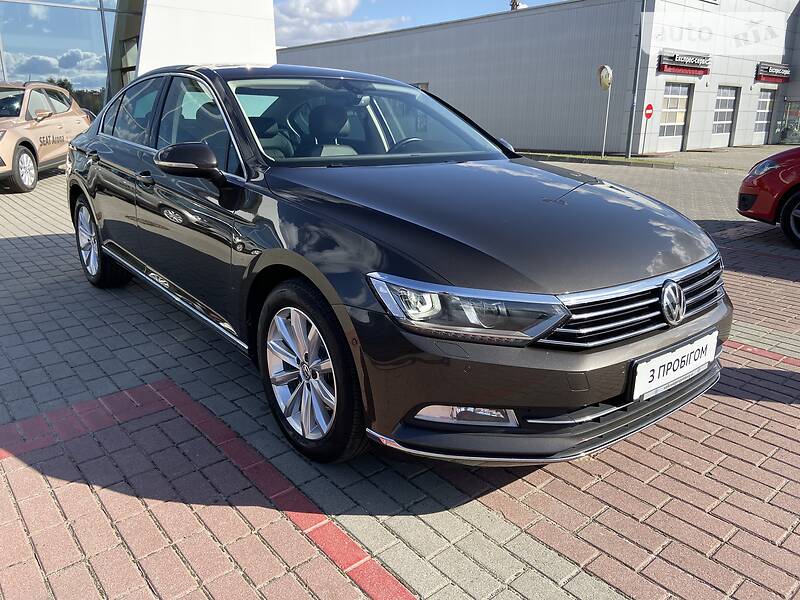 Седан Volkswagen Passat 2015 в Львові фото Седан Volkswagen Passat 2015 в Львові