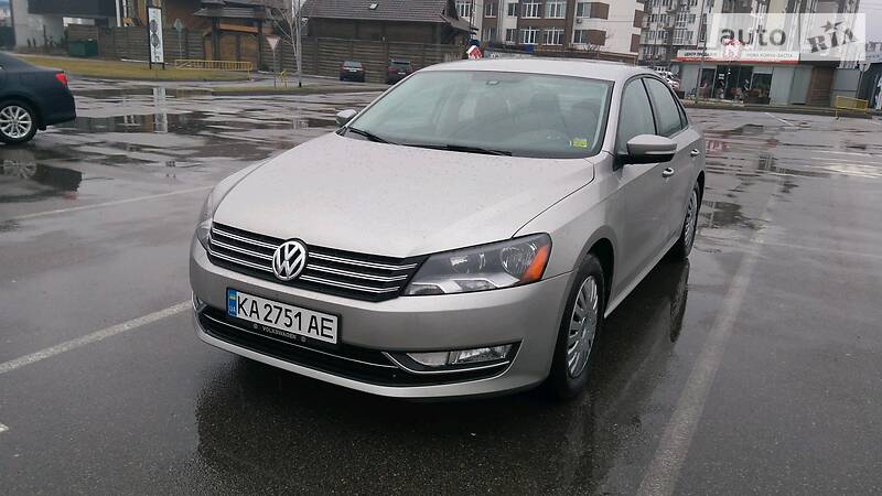 Седан Volkswagen Passat 2012 в Києві
