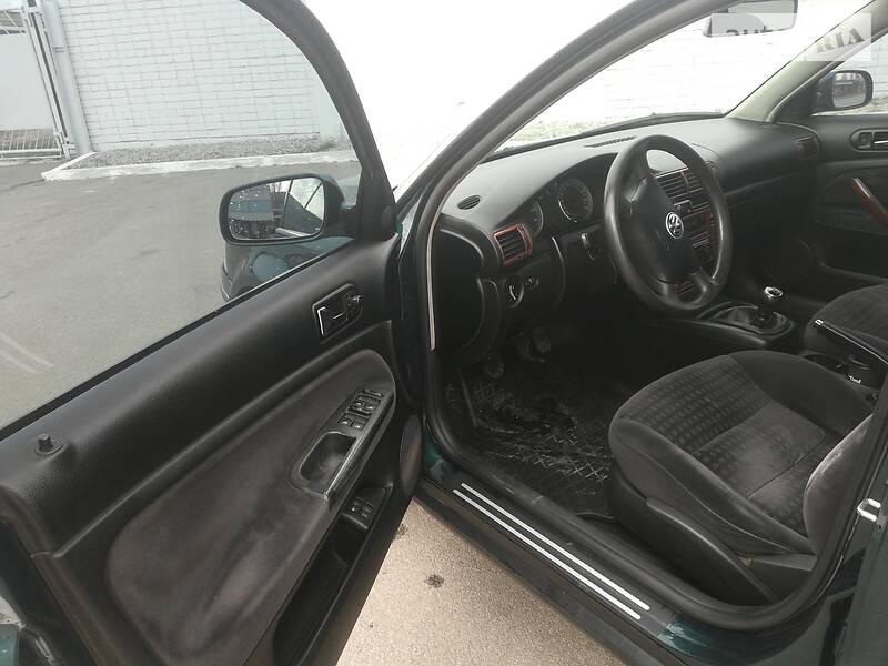 Седан Volkswagen Passat 2002 в Дніпрі
