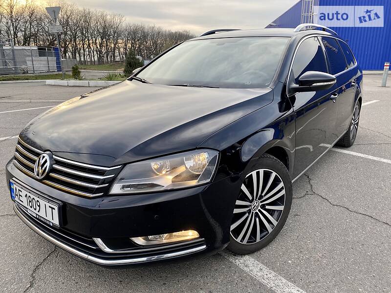 Універсал Volkswagen Passat 2012 в Дніпрі