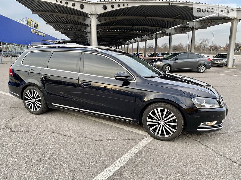 Універсал Volkswagen Passat 2012 в Дніпрі