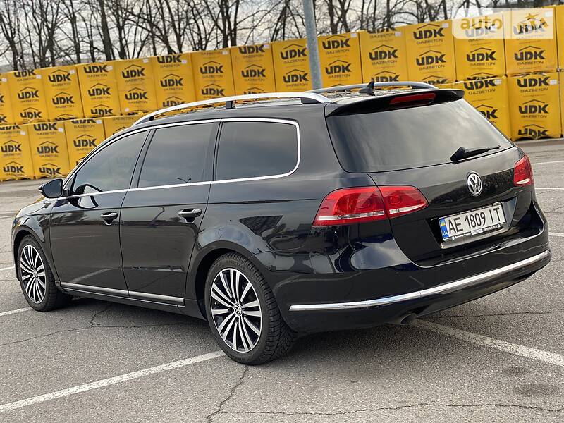 Універсал Volkswagen Passat 2012 в Дніпрі