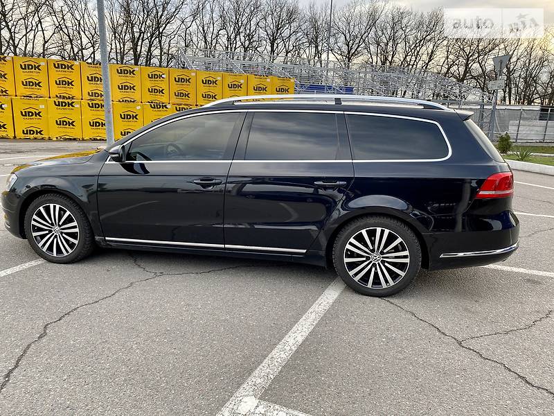 Універсал Volkswagen Passat 2012 в Дніпрі