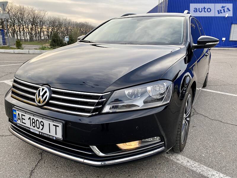 Універсал Volkswagen Passat 2012 в Дніпрі