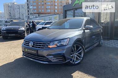 Седан Volkswagen Passat 2016 в Києві