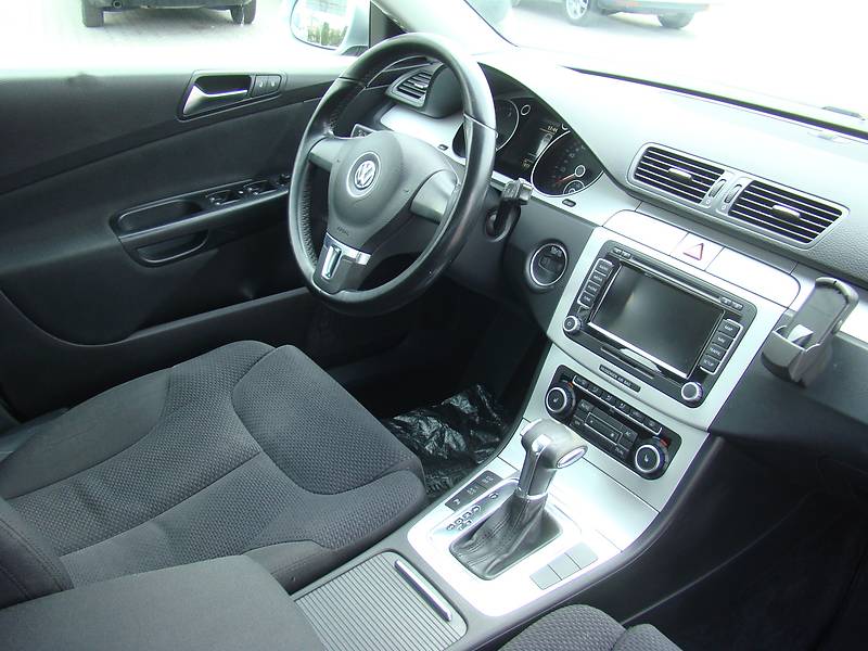 Універсал Volkswagen Passat 2010 в Луцьку