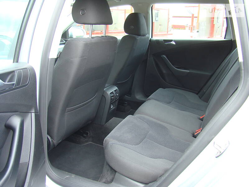 Універсал Volkswagen Passat 2010 в Луцьку
