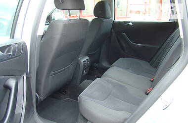Універсал Volkswagen Passat 2010 в 