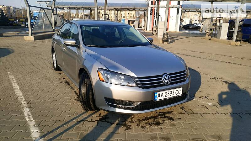 Седан Volkswagen Passat 2013 в Києві