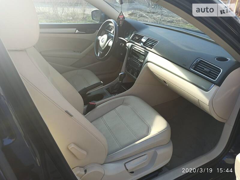 Седан Volkswagen Passat 2013 в Харкові