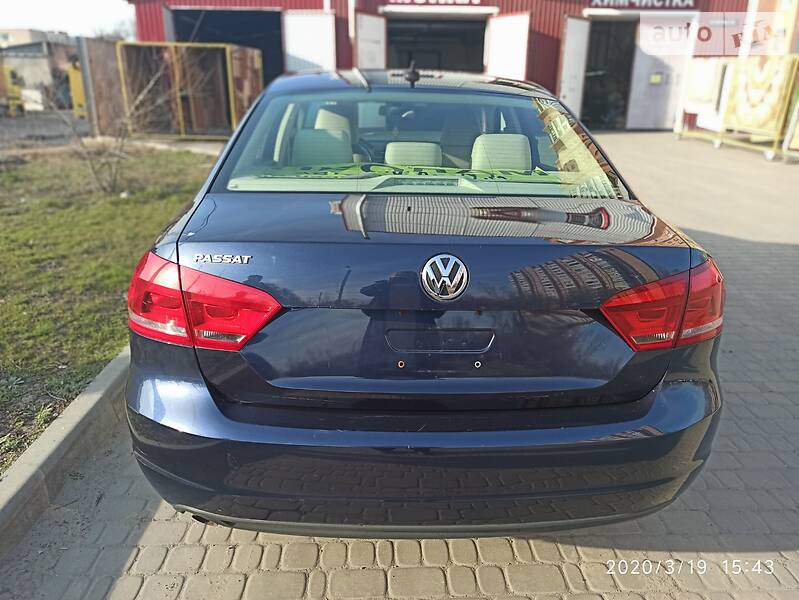 Седан Volkswagen Passat 2013 в Харкові