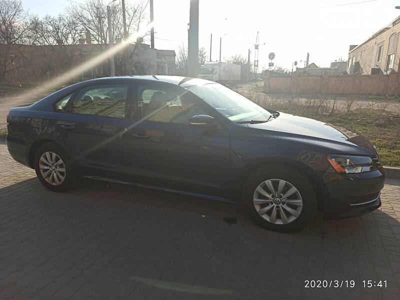 Седан Volkswagen Passat 2013 в Харкові