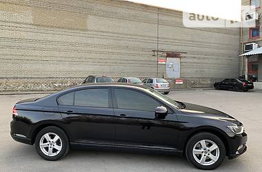 Седан Volkswagen Passat 2015 в 