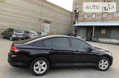 Седан Volkswagen Passat 2015 в 