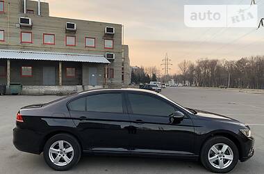Седан Volkswagen Passat 2015 в 