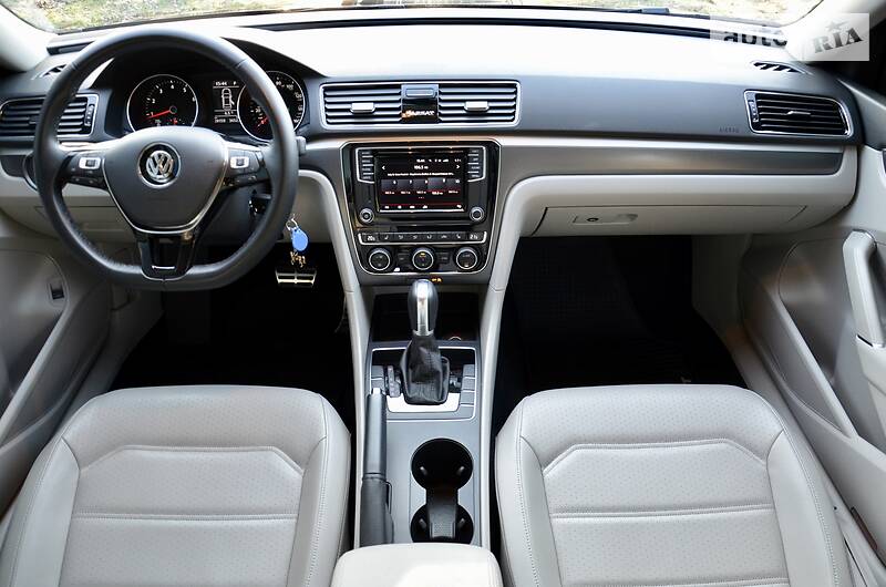 Седан Volkswagen Passat 2018 в Києві