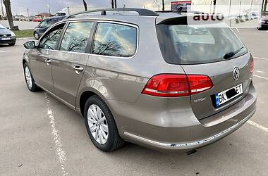 Універсал Volkswagen Passat 2012 в 
