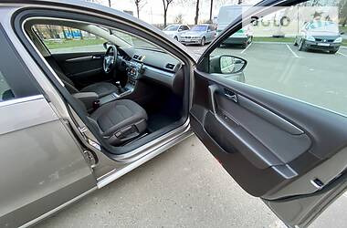 Універсал Volkswagen Passat 2012 в 