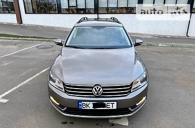 Універсал Volkswagen Passat 2012 в 