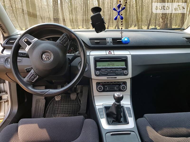 Універсал Volkswagen Passat 2010 в Самборі