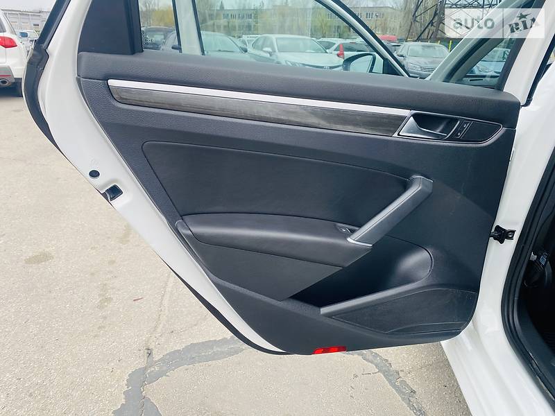 Седан Volkswagen Passat 2017 в Харкові