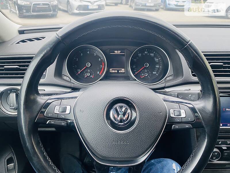 Седан Volkswagen Passat 2017 в Харкові