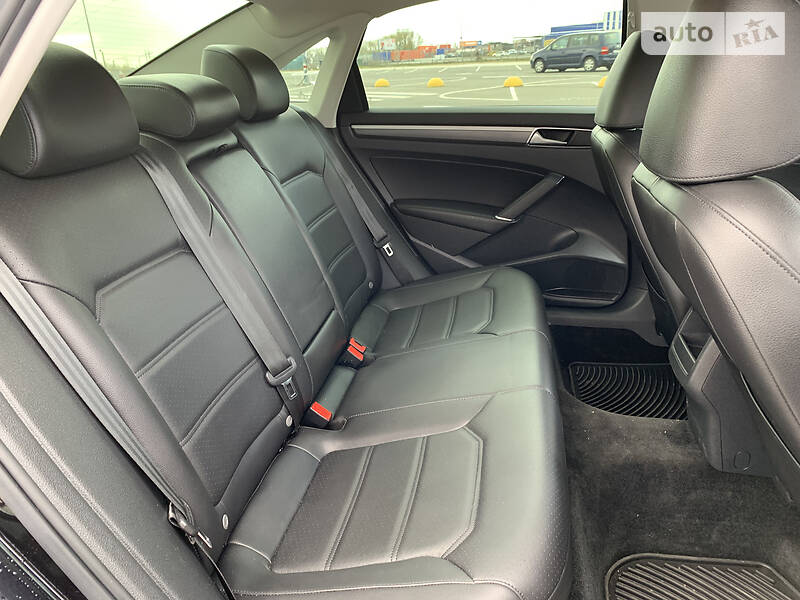 Седан Volkswagen Passat 2018 в Києві