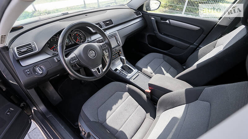 Седан Volkswagen Passat 2011 в Львове