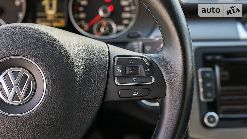 Седан Volkswagen Passat 2011 в Львове