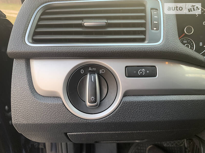 Седан Volkswagen Passat 2013 в Києві