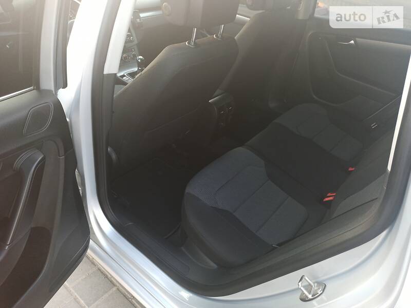 Універсал Volkswagen Passat 2013 в Самборі