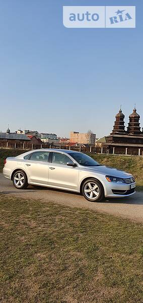 Седан Volkswagen Passat 2013 в Івано-Франківську