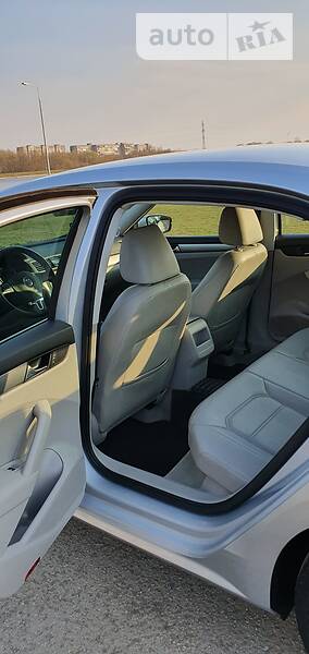 Седан Volkswagen Passat 2013 в Івано-Франківську
