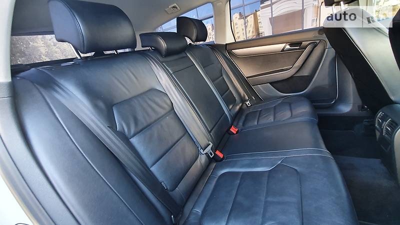 Універсал Volkswagen Passat 2013 в Львові