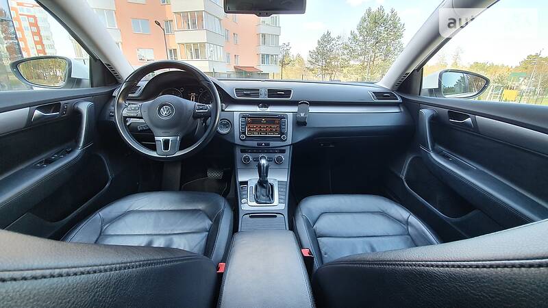 Універсал Volkswagen Passat 2013 в Львові