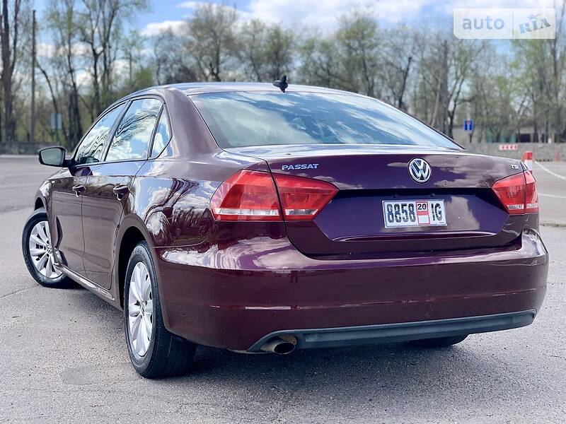 Седан Volkswagen Passat 2014 в Горішніх Плавнях