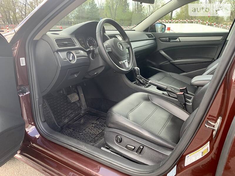Седан Volkswagen Passat 2014 в Горішніх Плавнях