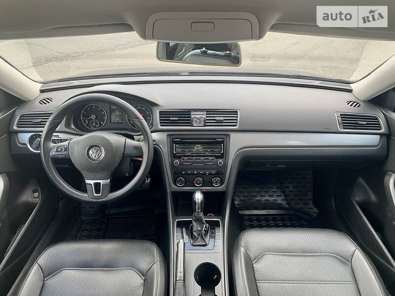 Седан Volkswagen Passat 2014 в Горішніх Плавнях
