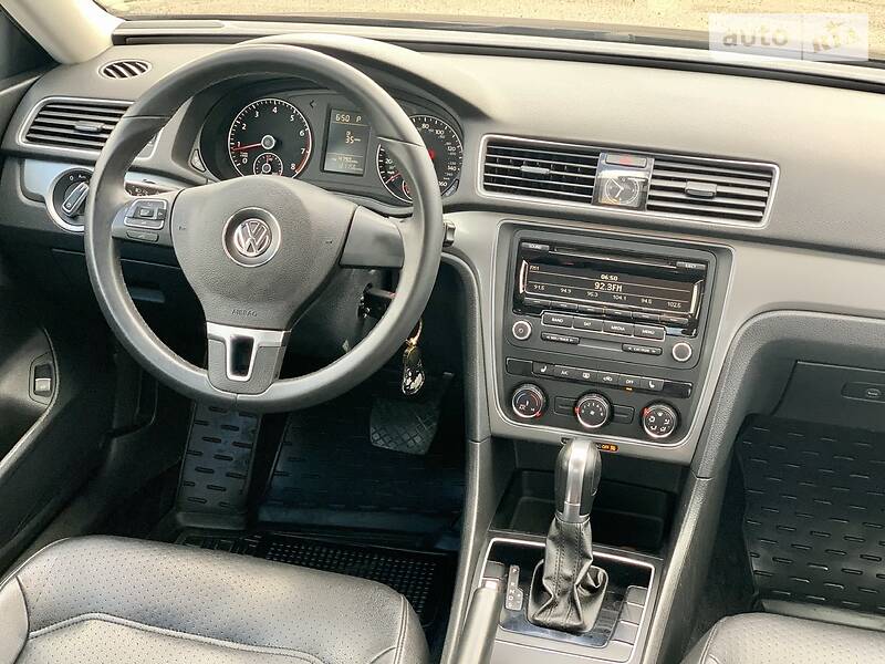Седан Volkswagen Passat 2014 в Горішніх Плавнях